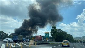 中和清潔隊大火！黑煙竄國3影響視線