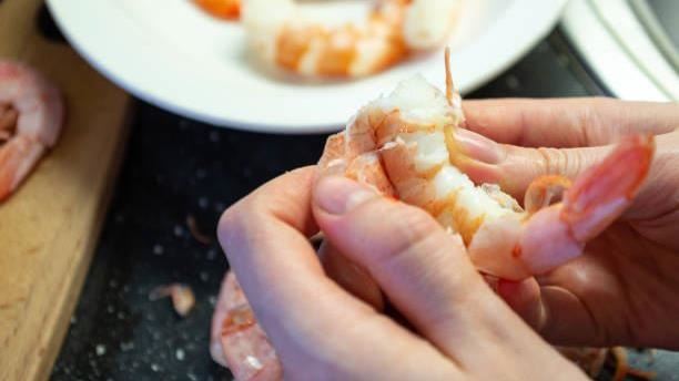 婆婆羨慕兒幫剝蝦…媳回一句全網騷動