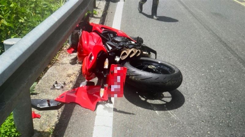 北宜公路過彎慘摔！重機騎士掉落邊坡