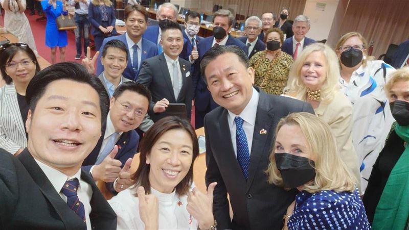 美國會議員訪立院　綠委曝會談內容
