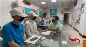 詐團亮槍逼去柬埔寨！兄弟檔登機前淚別父親，哥：如果去已死無全屍 (圖／議員張雪如提供)