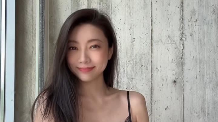 正妹上衣肩帶險斷　胸前挖空洩春光