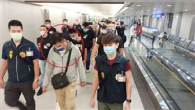  柬埔寨救返台9人揪出1人蛇！原來是他　偷刪手機被抓包（圖／刑事局提供）