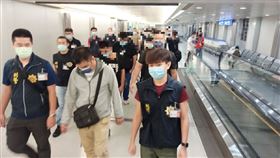  柬埔寨救返台9人揪出1人蛇！原來是他　偷刪手機被抓包（圖／刑事局提供）