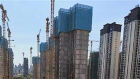 被稱為武漢「最高學歷樓盤」的綠地光谷星河繪，許多業主是碩博士學歷的高科技人才，如今也淪為爛尾樓受害者。（圖／翻攝自微博）