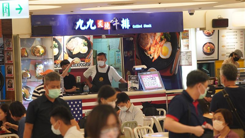無薪假近2萬人　住宿餐飲持續減少中