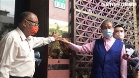 ▲張安樂和統促黨幹部，赴台北地檢署對刑事局、內政部長徐國勇提告瀆職、妨害名譽。（圖／實習記者蔡余婕攝）