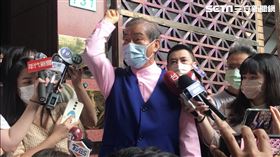 ▲張安樂和統促黨幹部，赴台北地檢署對刑事局、內政部長徐國勇提告瀆職、妨害名譽。（圖／實習記者蔡余婕攝）