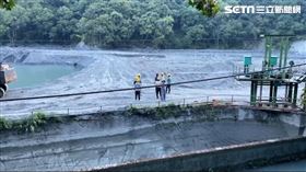 台電一名蘇姓包商不慎落入南投奧萬大國家森林遊樂區的沉沙池，遺體漂流三公里才尋獲。（圖／翻攝畫面）