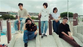 閃閃閃閃樂團 提供