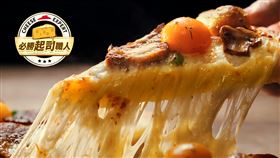 月見起司炭燒嫩牛披薩,必勝客提供