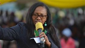 肯亞9日舉行多項公職人員選舉，女性當選人數創下歷史新高紀錄。圖為當選納庫魯郡郡長的基希卡。（圖／翻攝自facebook.com/SusanWKihika）
