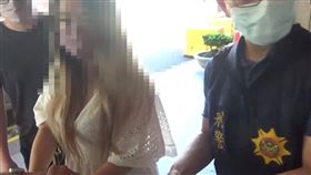 彰化人蛇集團，41歲張姓女首腦，外交部辦護照當場被逮，詐欺前科，刑事局中打(圖／警方提供)