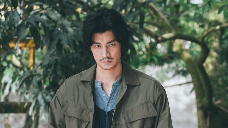 蓄鬍頹廢樣激似金城武　羅宏正被讚爆