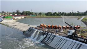 防強颱璨樹  水利署將放空北港滯洪池璨樹颱風逼近，水利署第五河川局9日表示，已預布10台抽水機，正將放空北港滯洪池，提高滯洪能量，降低北港地區再度淹水機率。（第五河川局提供）中央社記者蔡智明傳真  110年9月9日