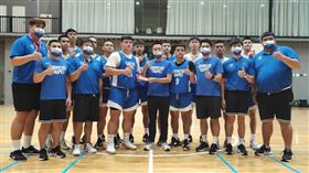 ▲中華籃協陳立宗副理事長今日前往晧宇國際莊敬館，為正在集訓中的U18中華男籃隊加油打氣。（圖／中華民國籃球協會提供）