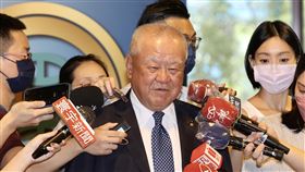 林伯豐出席工商協進會會員大會（2）工商協進會理事長林伯豐（前中）21日在台北出席工商協進會會員大會，並於會前受訪時表示，台灣的供電、能源政策應重新檢討。中央社記者張皓安攝  111年6月21日