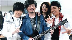 艾成（右起）、朱俐靜、黃國倫、張芸京。（圖／翻攝自臉書）