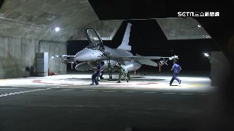 防共軍機艦！F16V掛魚叉飛彈升空