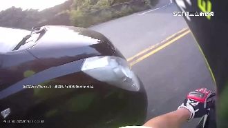山路跨雙黃線　黑車數度逼車重機