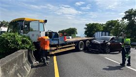 台南,國道1號,護欄,擦撞,水泥塊,