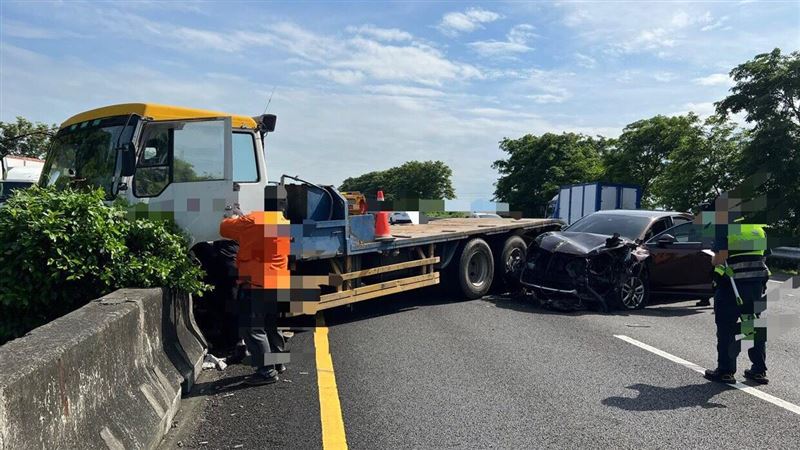 國1大貨車連環撞　護欄噴飛砸對向車