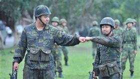 林道遠曬出和艾成的劇照。（圖／翻攝自林道遠臉書）