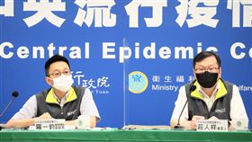 羅一鈞、莊人祥說明疫情管控措施。（圖／指揮中心提供）