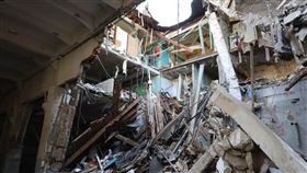 烏克蘭國家緊急救難服務處指出，俄羅斯17日晚間空襲哈爾科夫市的住宅區，造成7死16傷。（圖／翻攝自facebook.com/MNS.GOV.UA）
