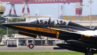 泡菜機來了　韓黑鷹特技隊過境台吸睛