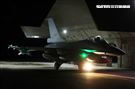 空軍新型F-16V戰機實施夜間緊急起飛。（記者邱榮吉/攝影）