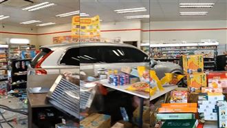 瑞典坦克發爐！暴衝超商物品全毀