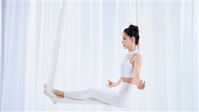 重現古墓派睡繩功！最美小龍女近照曝　網嗨翻：姑姑都沒老。李若彤