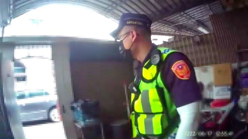 台南阿嬤超強反偵察！嚇跑「林警員」