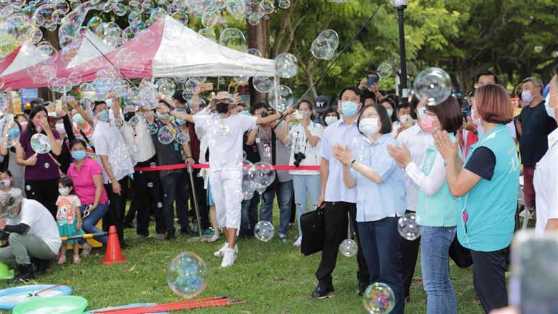 總統：0到6歲國家一起養經費達千億
