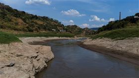 重慶富源村發生區域性乾旱，隴西河兩岸暴露在低水位。（圖／路透社／達志影像）
