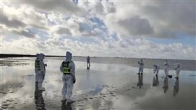 4名中國人為了「海外高薪」主動偷渡，結果被舉報抓獲。（圖／翻攝上觀新聞）