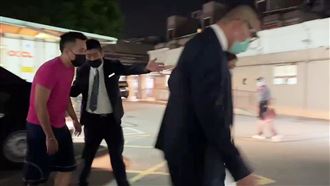 余苑綺遺體抵達一殯　余祥銓不發一語