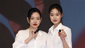 小S跟15歲二女兒Lily首度合體現身Dior時尚活動。（記者邱榮吉/攝影）