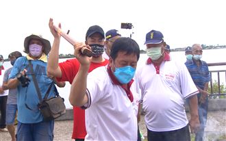 含羞草一同請王　神明代言人飄洋過海