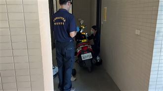 新／殺警嫌機車找到了！藏高中廁所