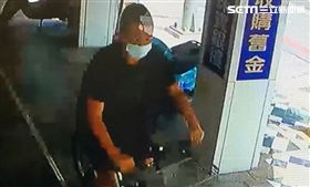 花蓮銀樓遭搶　竊嫌摸走金飾騎車逃逸（圖／翻攝畫面）