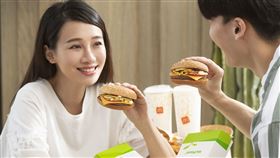 麥當勞與植物肉品牌Beyond Meat攜手打造「McPlant」植物系漢堡，將登陸台灣。（圖／麥當勞提供）