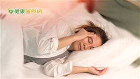 很多人以為健康食品有「健康」兩個字可保證變健康，對藥物反而有諸多疑慮，但西藥通常經過大型臨床研究證實安全性，目前市面上也有新的口服降血糖藥物，既不易造成低血糖，也較不傷腎，能簡化腎功能不佳病人的治療，提升用藥便利性。