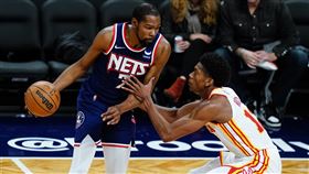 ▲杭特（De'Andre Hunter）防守杜蘭特（Kevin Durant）。（圖／美聯社／達志影像）