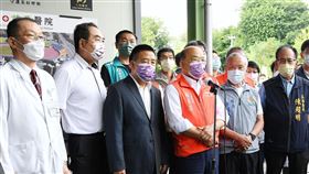 行政院長蘇貞昌今（23）日上午視察「苗栗醫院急重症醫療大樓擴建工程。（圖／行政院提供)