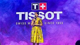 海裕芬挺著孕肚工作。（圖／記者林明柔攝影）