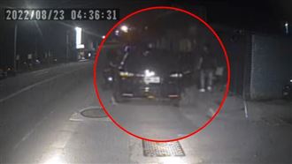 警埋伏林信吾　畫面驚呆網：是躲在哪