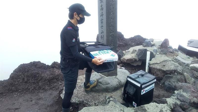 披薩外送富士山　他跑8km成功送達