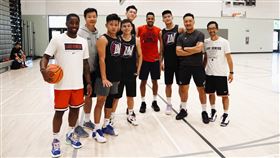 ▲新竹攻城獅把握機會觀摩NBA球星麥考倫（CJ McCollum）訓練。（圖／新竹攻城獅提供）